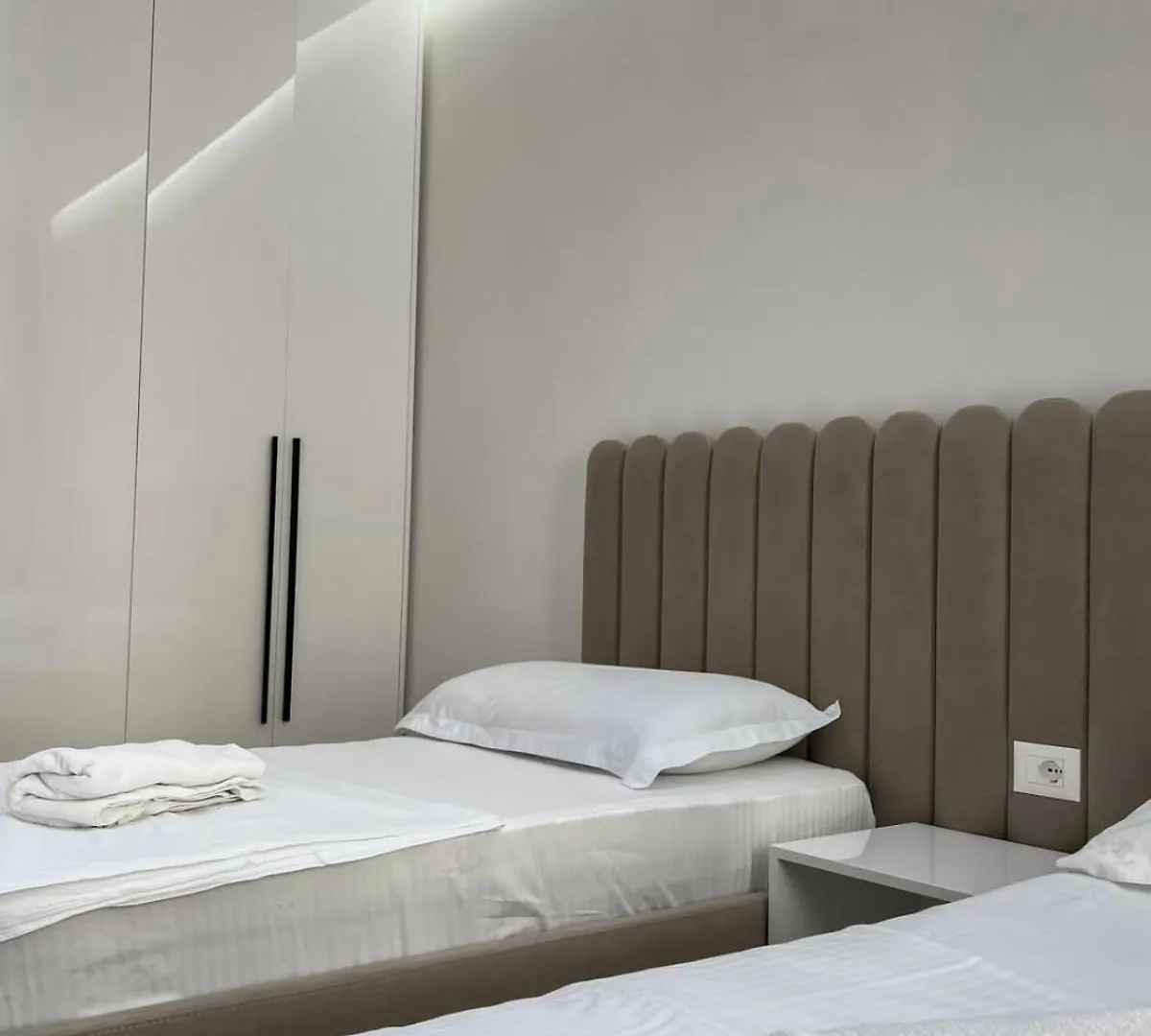 Lux Apartment At Arlis Tirana