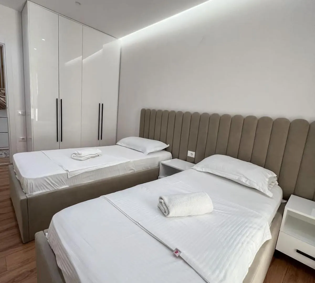 Lux Apartment At Arlis Tirana 0*,